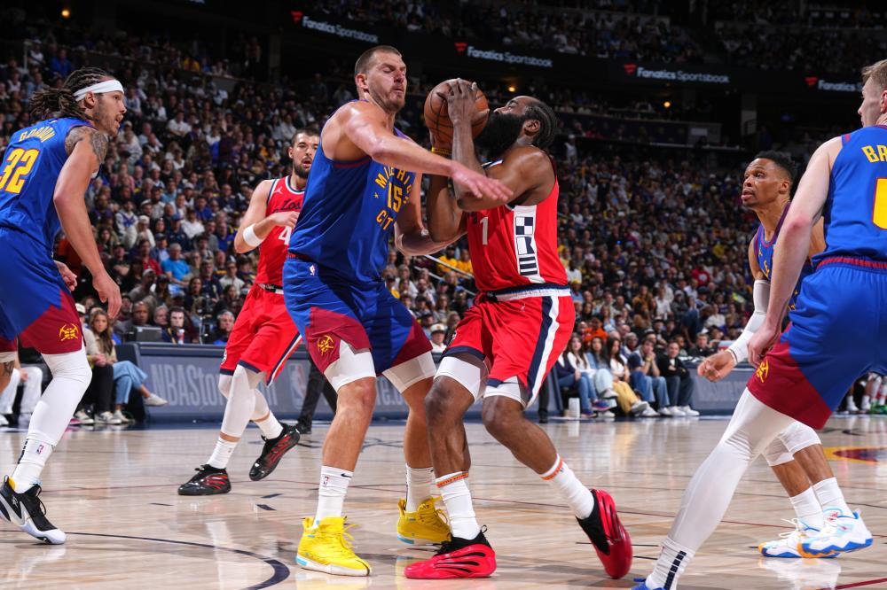 愈发引人入 愈发引人入